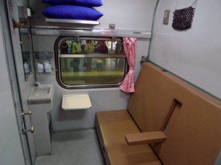 2-berth sleeper on Thai train, in daytime mode