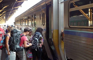 Passengers boarding the daytime express DRC train from Bangkok to Chiang Mai