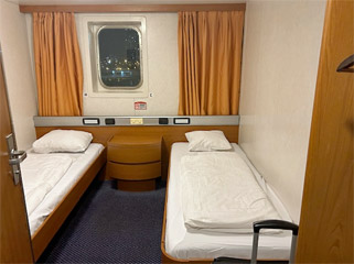 2-berth cabin with shower & TV
