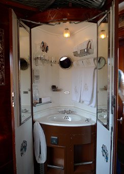 Washstand in a compartment of an LX-type sleeping-car