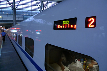 The trainside displays show train number, destination & car number